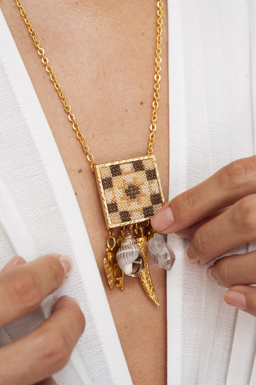 Collar Flor entre Senderos