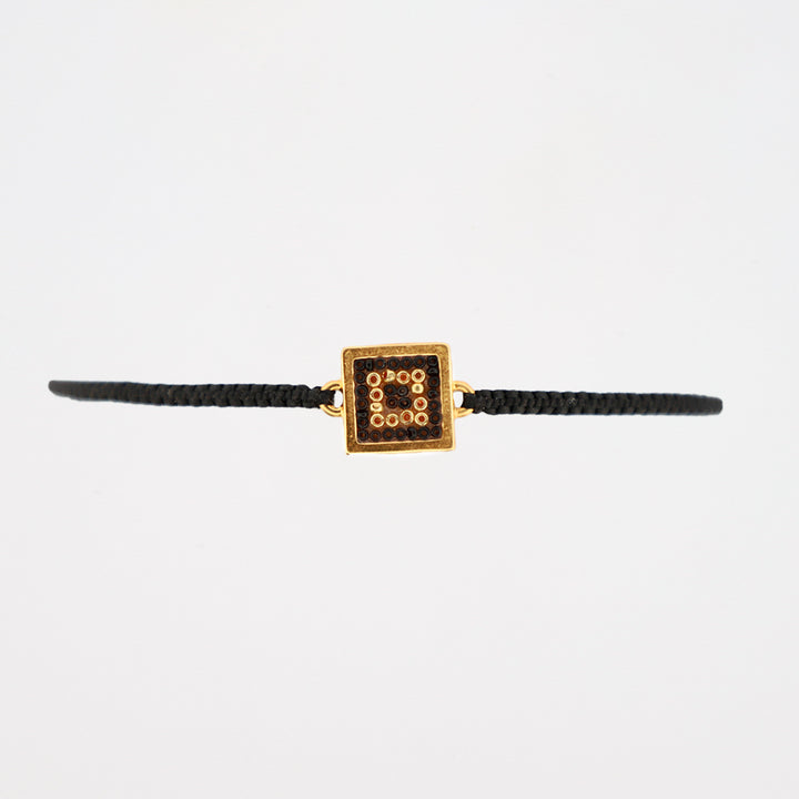 Chiquita square bracelet in 24k gold plating and medium macrame 