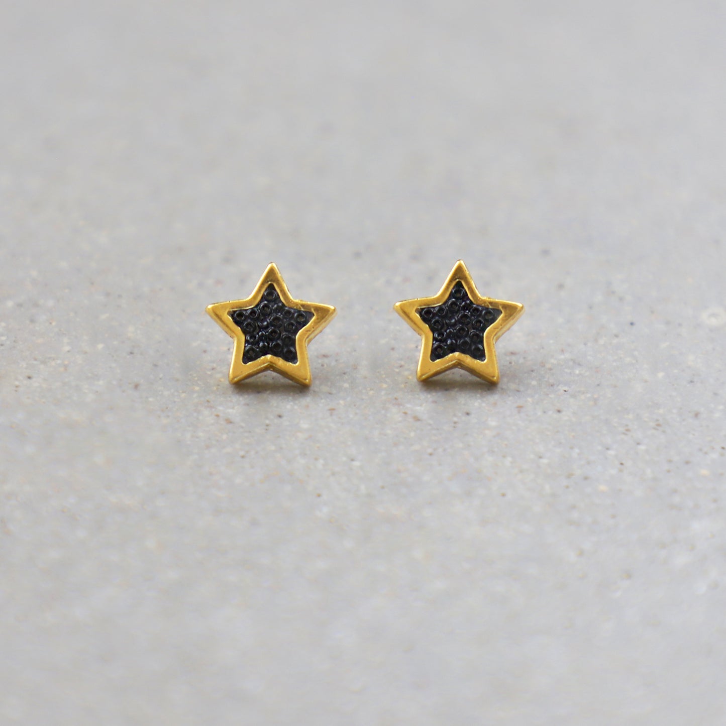 Aretes Estrella Chiquita en baño de oro Mini MORE394D