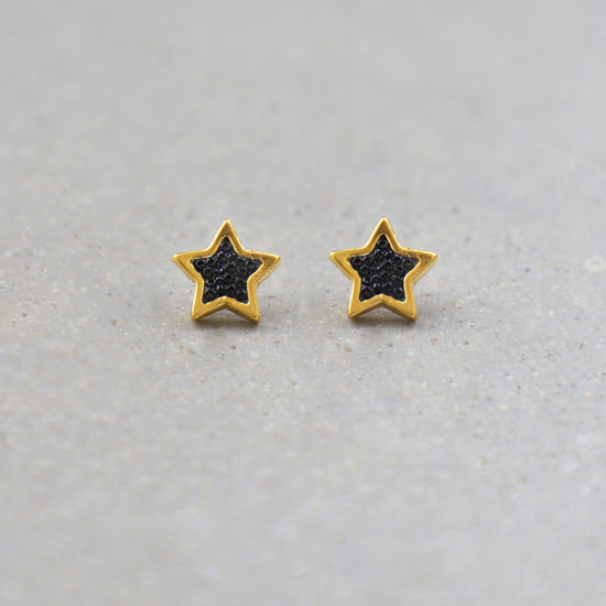 Aretes Estrella Chiquita en baño de oro Mini MORE394D