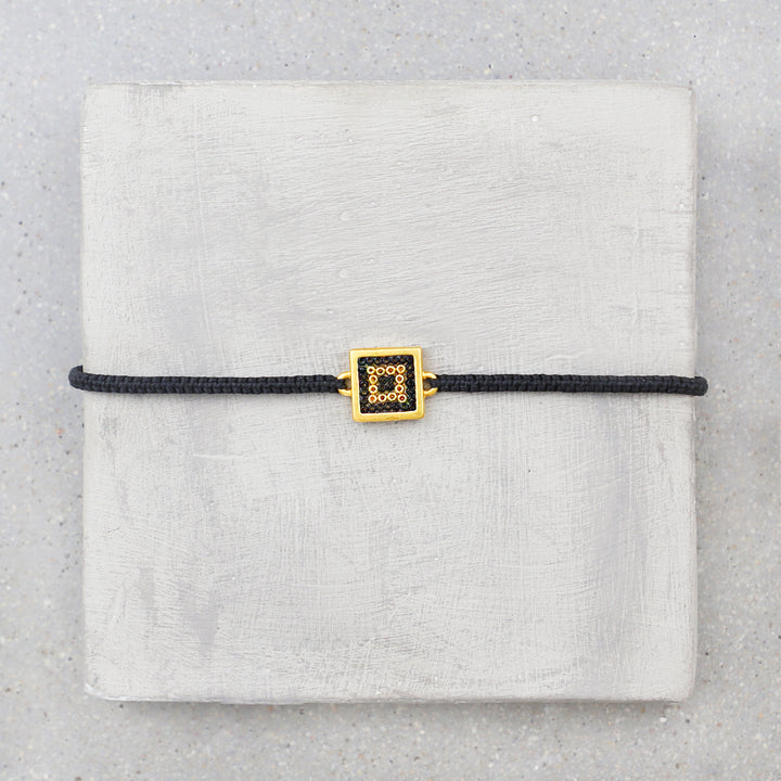 Chiquita square bracelet in 24k gold plating and medium macrame 